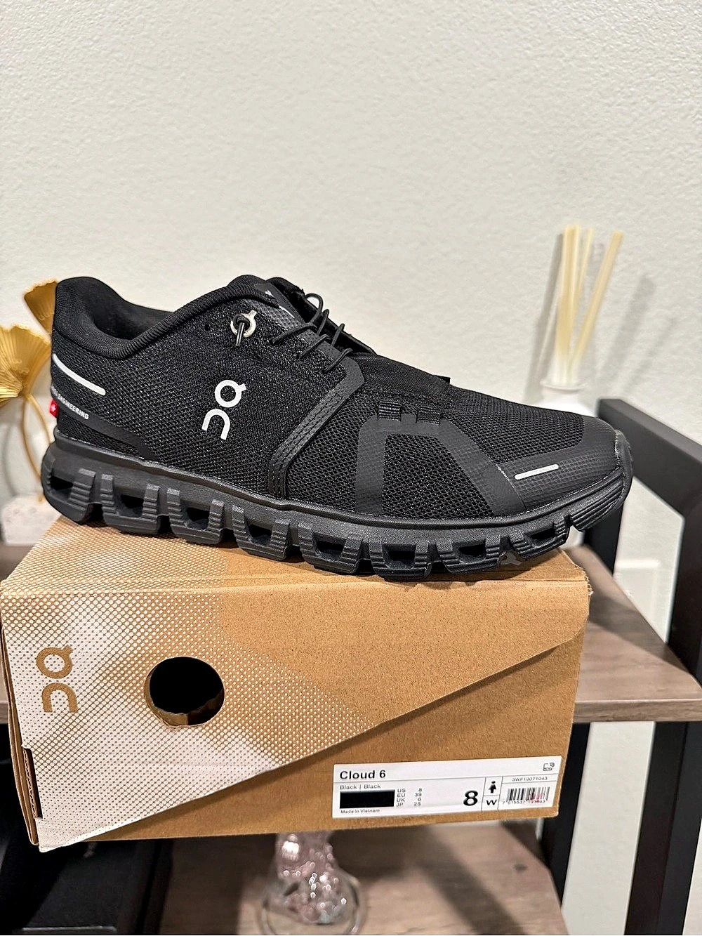 On Cloud 6 Black US 8 Like New